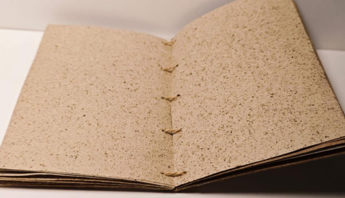 Kā melnās tējas atlikumi pārtop papīrā.jpg Kā melnās tējas atlikumi pārtop papīrā.jpg