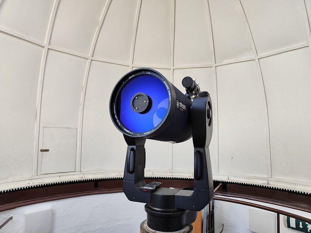Teleskops observatorijā